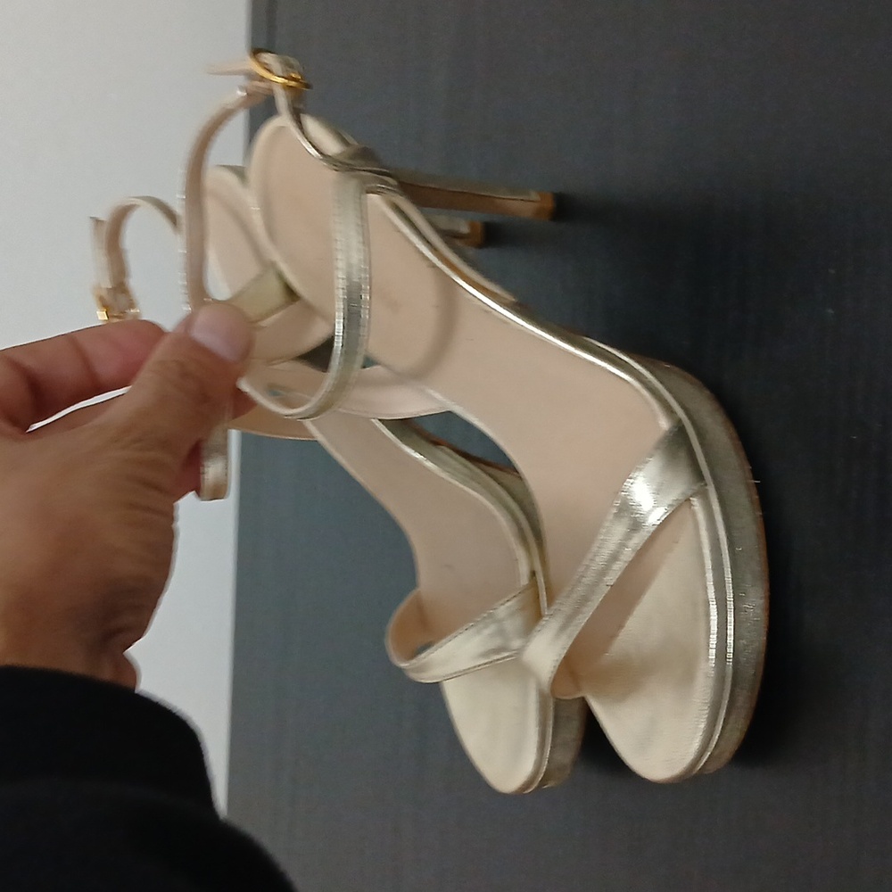 STUART WEITZMAN SANDALS